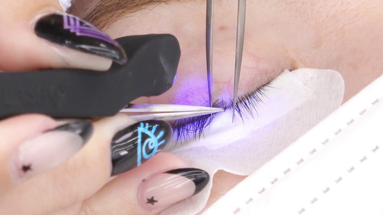 進化が止まらない「新LEDマツエク」施術時間は短く、持続力は150 